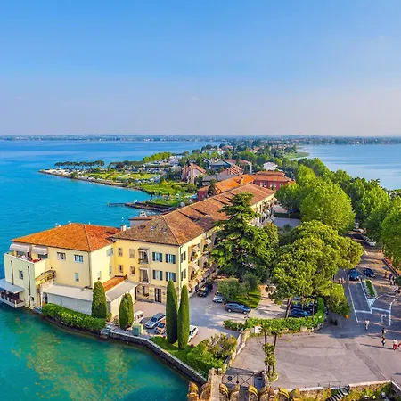 Azzurro -lakeside With Terrace - Happy